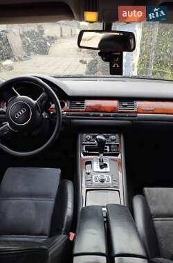 Седан Audi A8 2004 в 