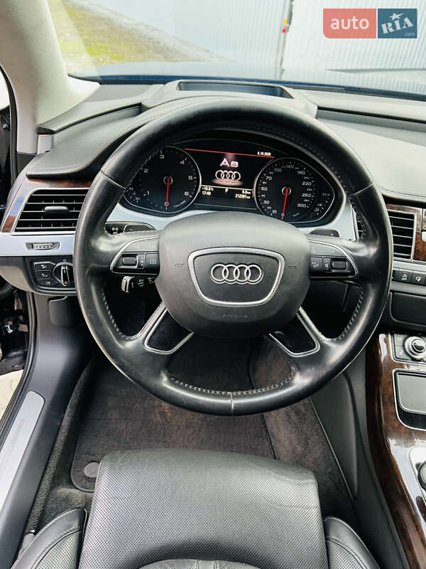 Седан Audi A8 2014 в Надвірній
