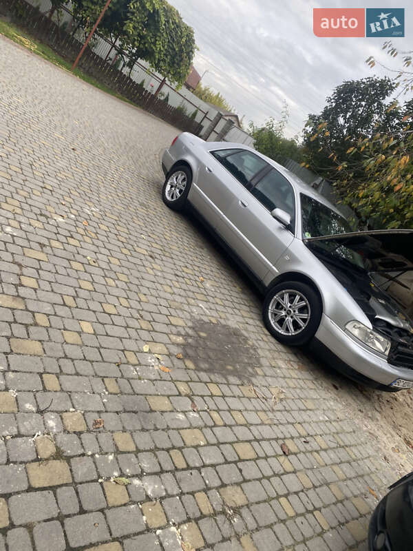 Седан Audi A8 2001 в Львові