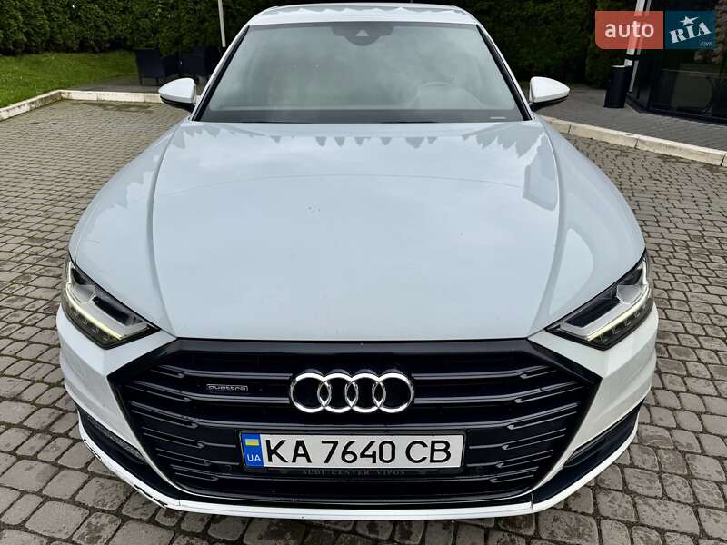 Седан Audi A8 2018 в Львове
