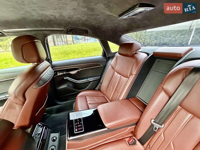 Седан Audi A8 2018 в Львове