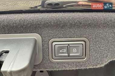 Седан Audi A8 2017 в 