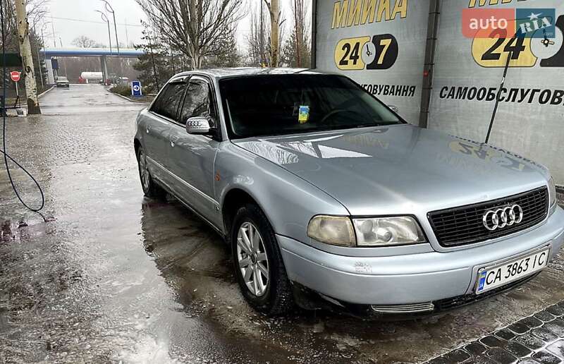 Седан Audi A8 1996 в Днепре