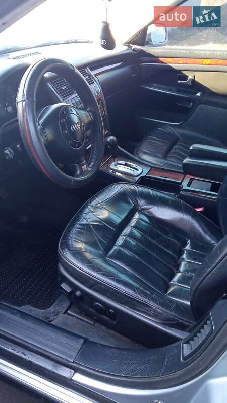 Седан Audi A8 1996 в Днепре