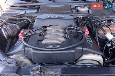 Седан Audi A8 1996 в Днепре