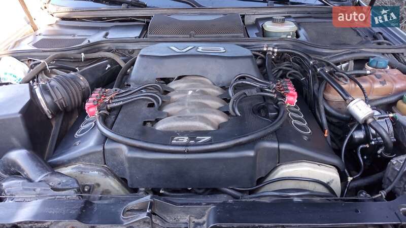 Седан Audi A8 1996 в Днепре