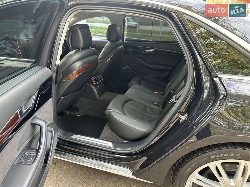 Седан Audi A8 2013 в Киеве
