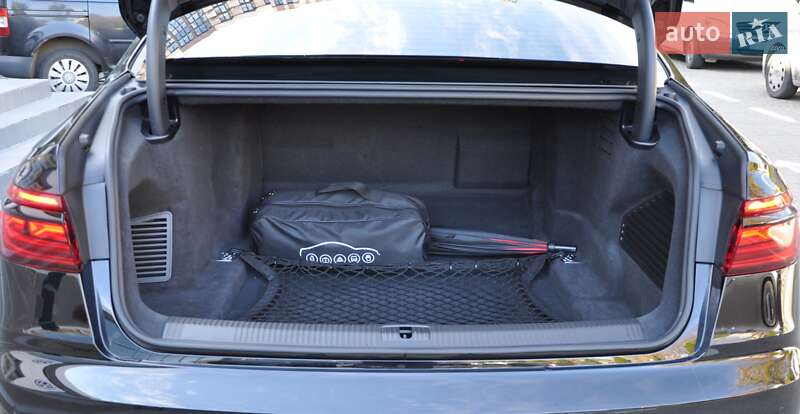 Седан Audi A8 2023 в Одессе