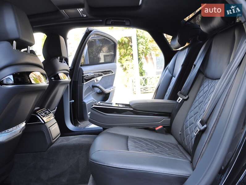 Седан Audi A8 2023 в Одессе