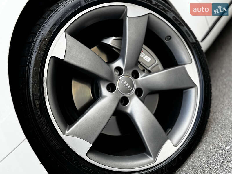 Седан Audi A8 2014 в Запорожье