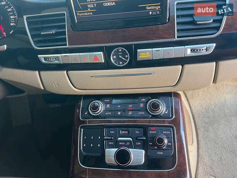 Седан Audi A8 2013 в Харькове