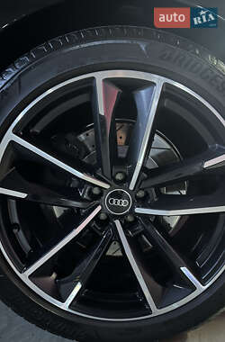 Седан Audi A8 2017 в 