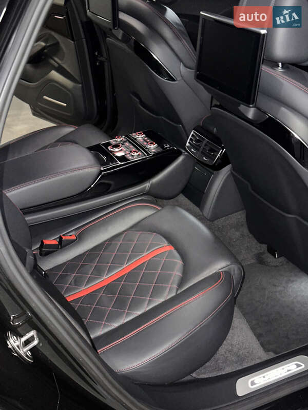 Седан Audi A8 2017 в Києві