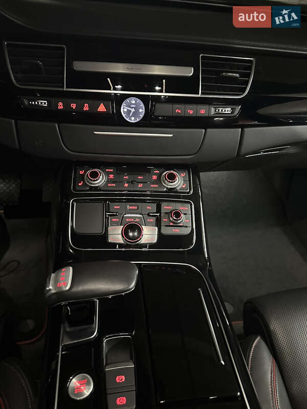 Седан Audi A8 2017 в Києві