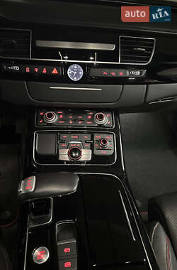 Седан Audi A8 2017 в 