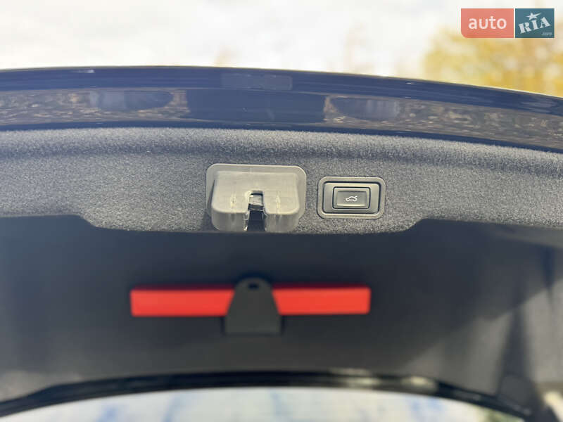 Седан Audi A8 2017 в Харькове