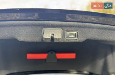 Седан Audi A8 2017 в 