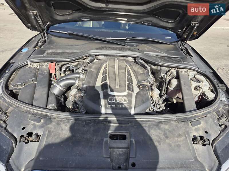 Седан Audi A8 2013 в Одессе