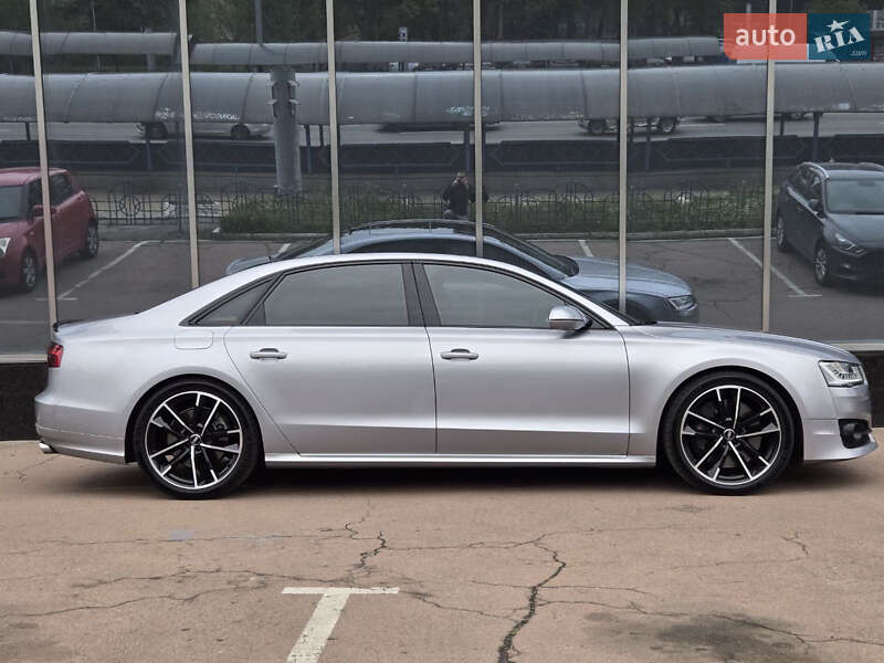 Седан Audi A8 2017 в Киеве