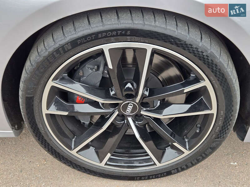 Седан Audi A8 2017 в Киеве