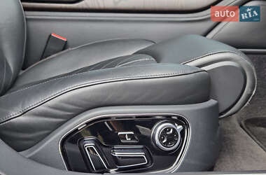 Седан Audi A8 2017 в 