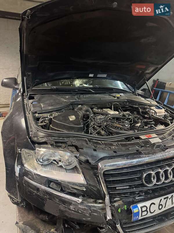 Седан Audi A8 2004 в Львові