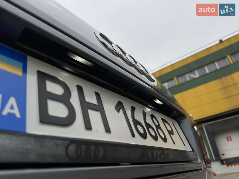 Седан Audi A8 1994 в Одессе