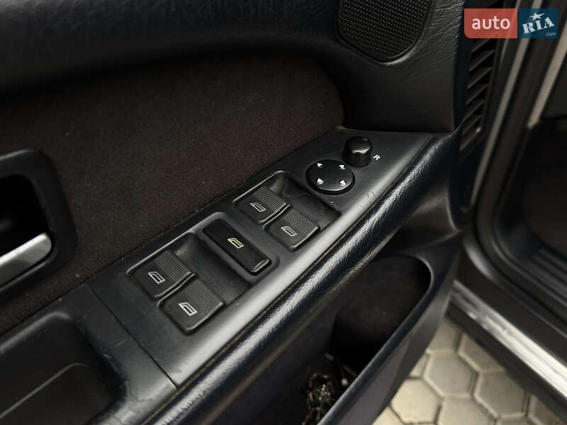 Седан Audi A8 1994 в Одессе