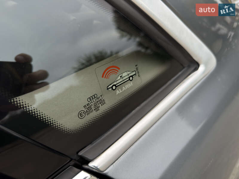 Седан Audi A8 1994 в Одессе