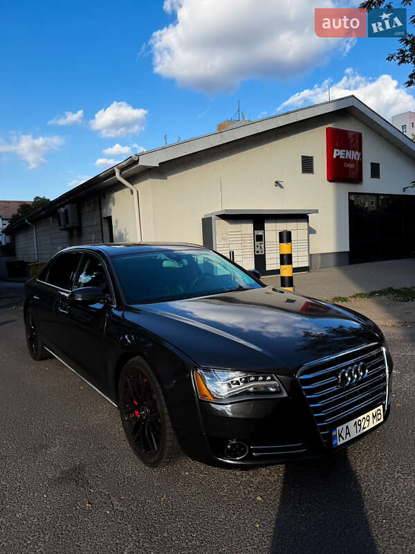 Седан Audi A8 2014 в Мукачево