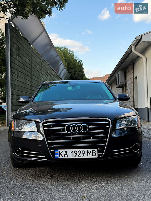 Седан Audi A8 2014 в Мукачево