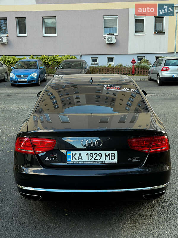 Седан Audi A8 2014 в Мукачево