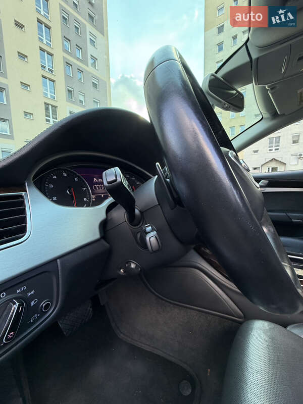 Седан Audi A8 2014 в Мукачево