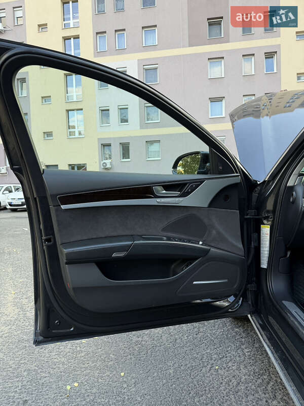 Седан Audi A8 2014 в Мукачево