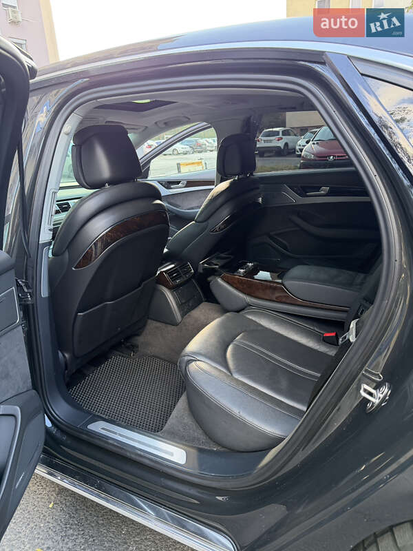 Седан Audi A8 2014 в Мукачево