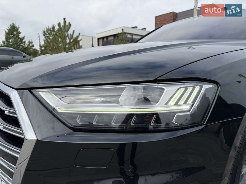 Седан Audi A8 2018 в Ровно