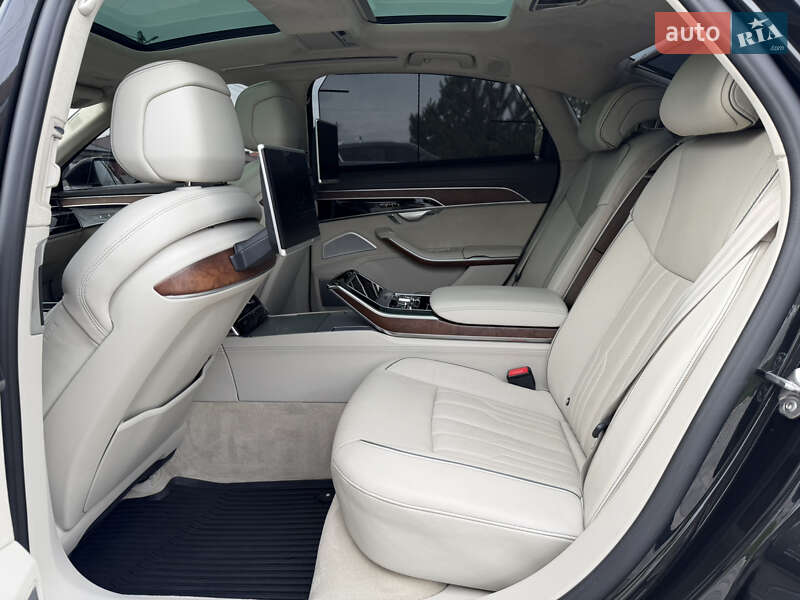 Седан Audi A8 2018 в Ровно