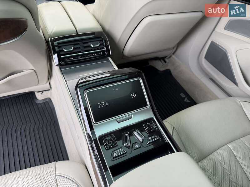Седан Audi A8 2018 в Ровно