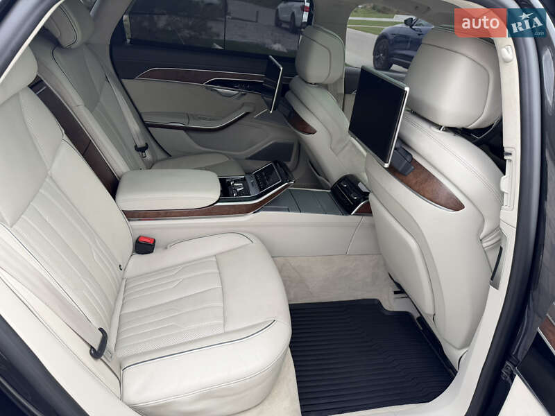 Седан Audi A8 2018 в Ровно