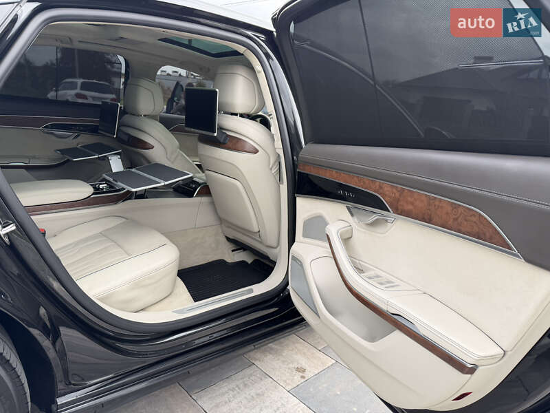 Седан Audi A8 2018 в Ровно