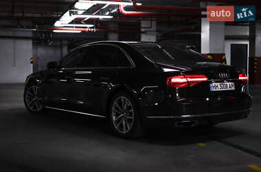 Седан Audi A8 2013 в Ізмаїлі