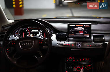 Седан Audi A8 2013 в Ізмаїлі