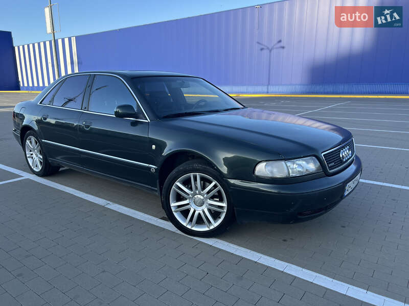 Седан Audi A8 1995 в Києві