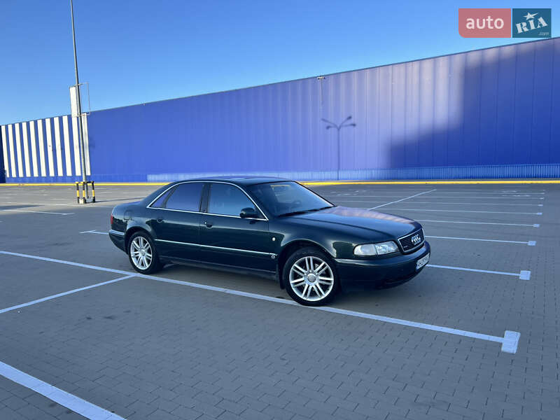 Седан Audi A8 1995 в Києві