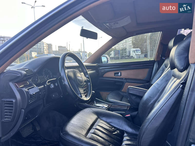 Седан Audi A8 1995 в Києві