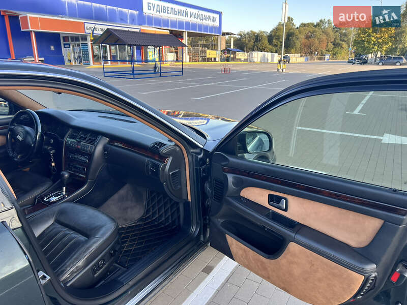 Седан Audi A8 1995 в Києві