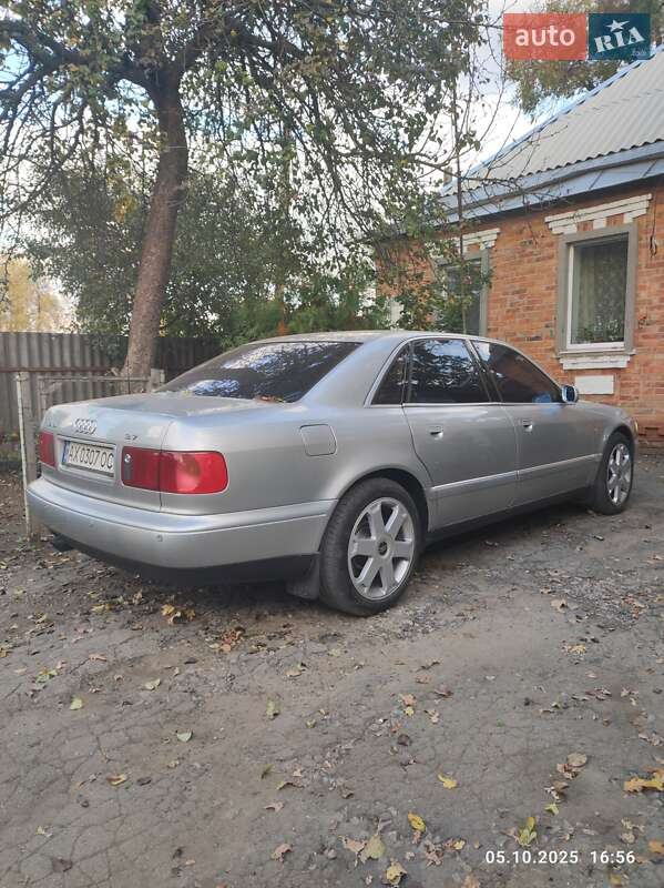 Седан Audi A8 1997 в Коростишеві
