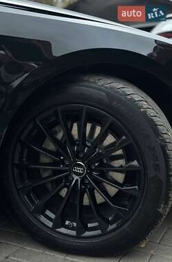 Седан Audi A8 2018 в 