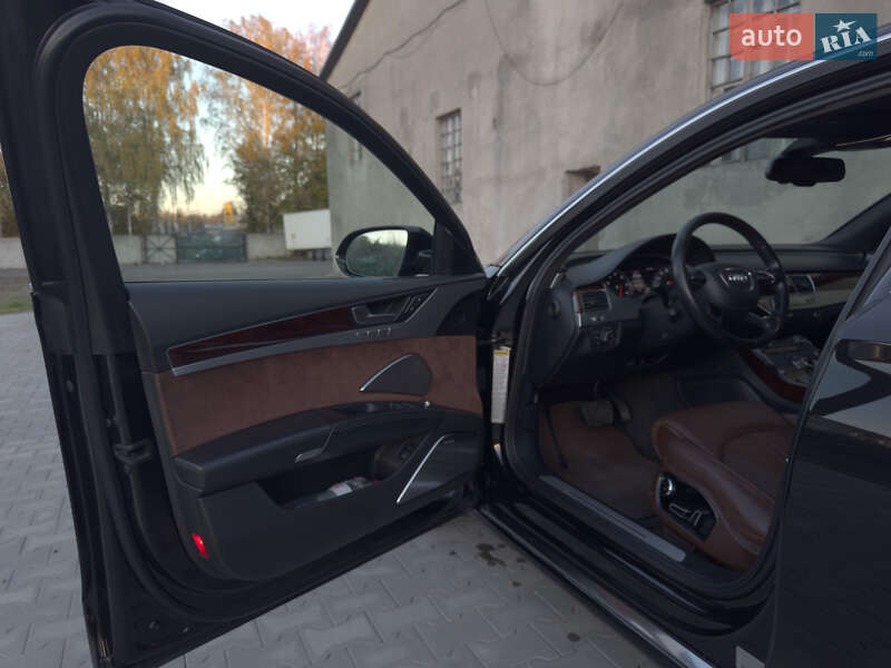 Седан Audi A8 2012 в Черновцах