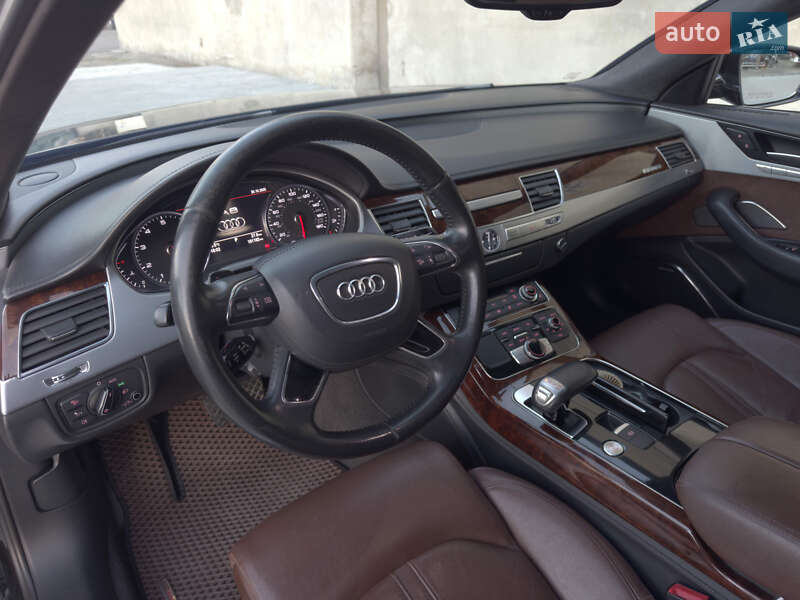 Седан Audi A8 2012 в Черновцах